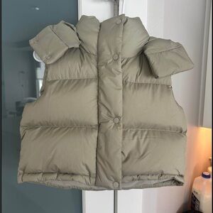 Women’s Lululemon cropped hooded Down puffer vest. NWT. Never worn.